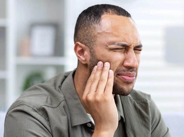 why does your gum hurt
